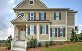 Spacious Family-Friendly Retreat With Winter Rates!